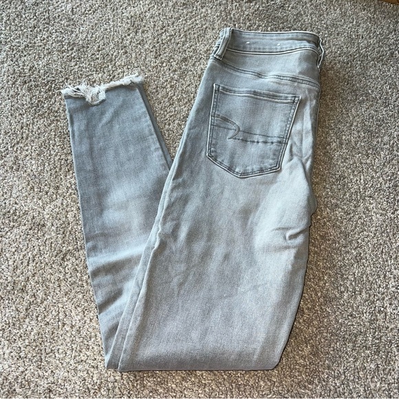 American Eagle Outfitters Denim - American Eagle - Grey Skinny Jeans - 6 long